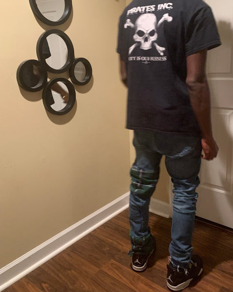 (L) Faded Black Pirates T-Shirt
